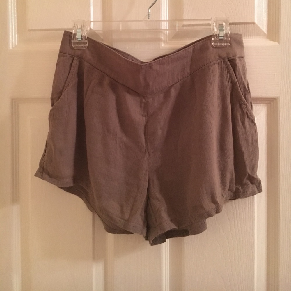 Flowey green shorts