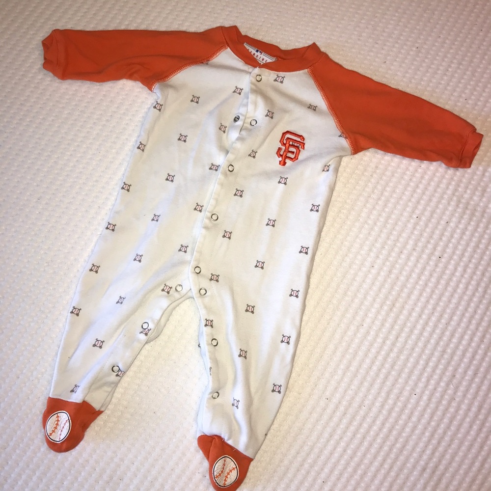 San Francisco Giants play suit