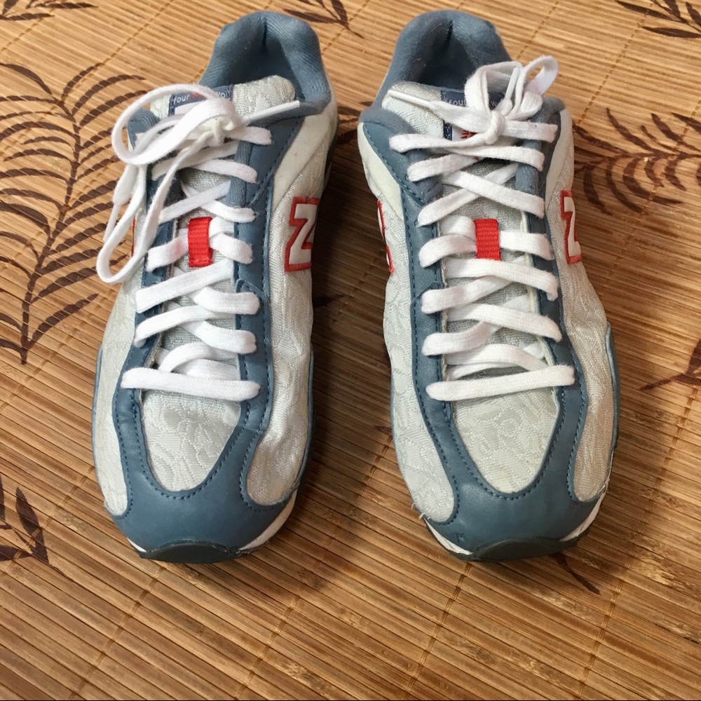 New Balance tennis shoe-sneakers-blue-white lace 7