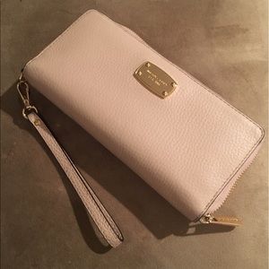 Michael Kors Light Pink Wallet / Wristlet - Deal!!