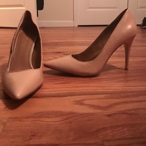 'BCBG Generation' pointed pump