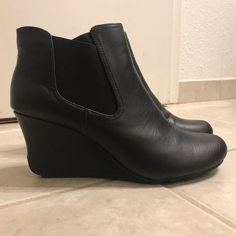 🔻PRICE DROP🔻Kenneth Cole Reaction Wedge Booties