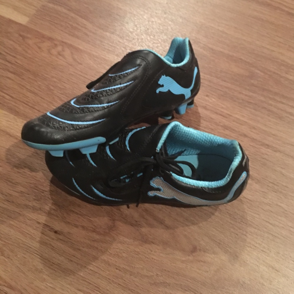 Soccer cleats