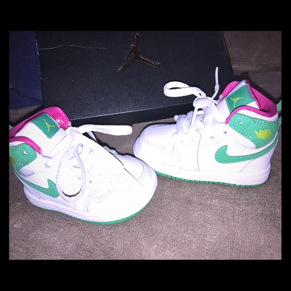 Jordan 1 Retro Size 4c Toddler Sneakers 🌟