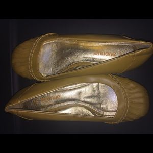 Mustard Wide Width Avenue Flats