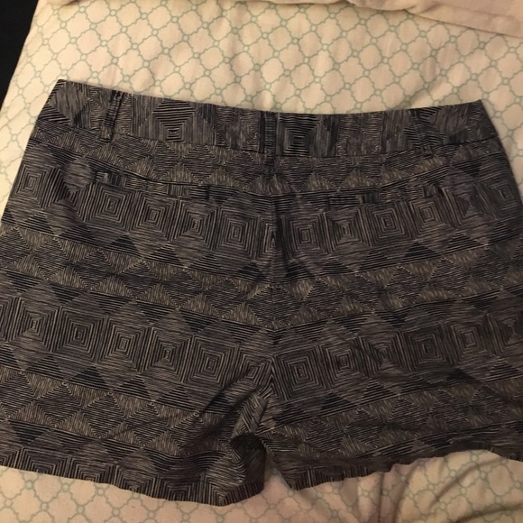 Patterned Shorts - Picture 5 of 5