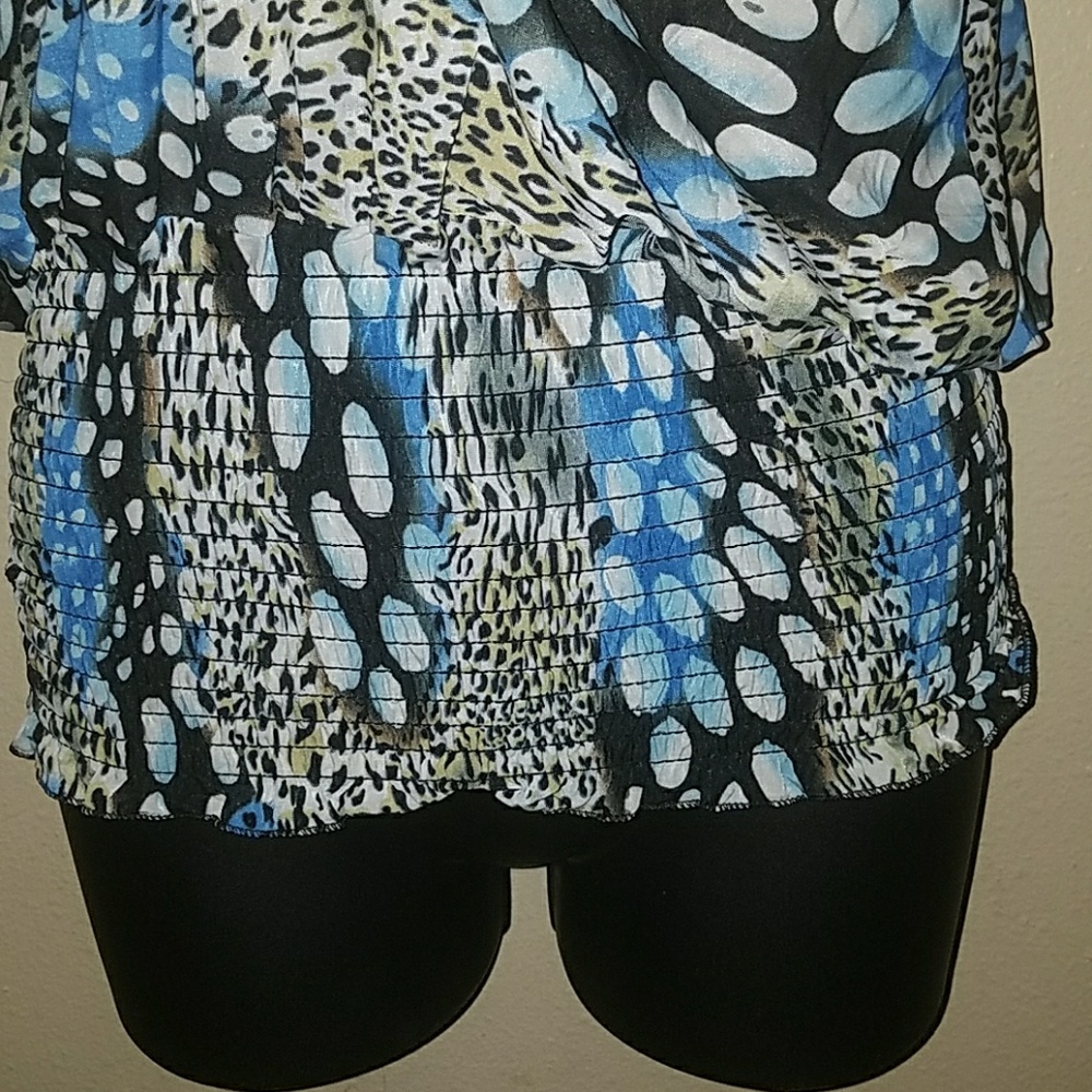 Cute top - Picture 3 of 3