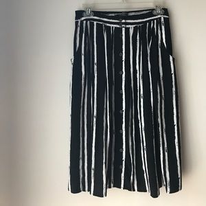 FOREVER Black and white striped button down skirt