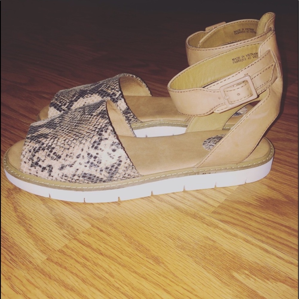 Clarks snakeskin leather platform sandals