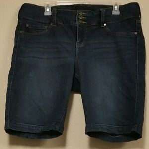 Torrid Bermuda Jegging/Jean Shorts