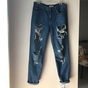 FOREVER 21 Ripped boyfriend jeans size 27