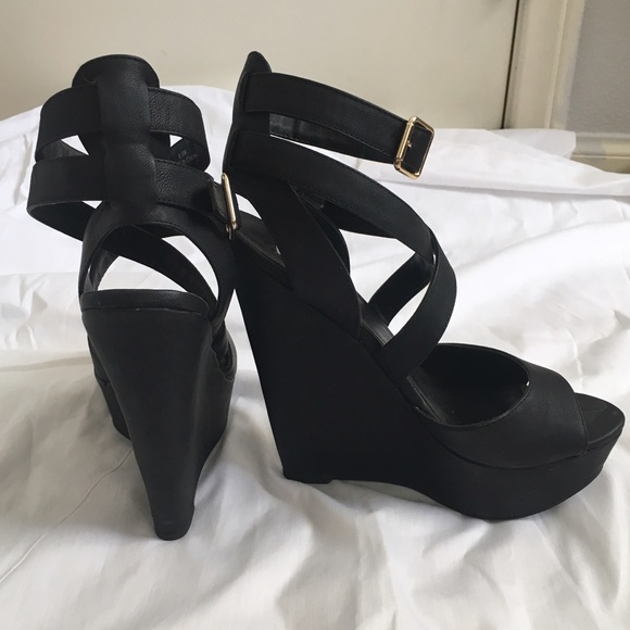 Black Steve Madden Wedges - Picture 2 of 2
