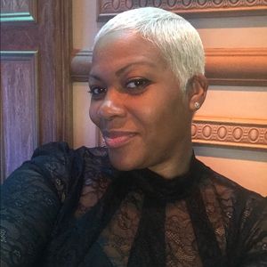 Meet your Posher, Monique