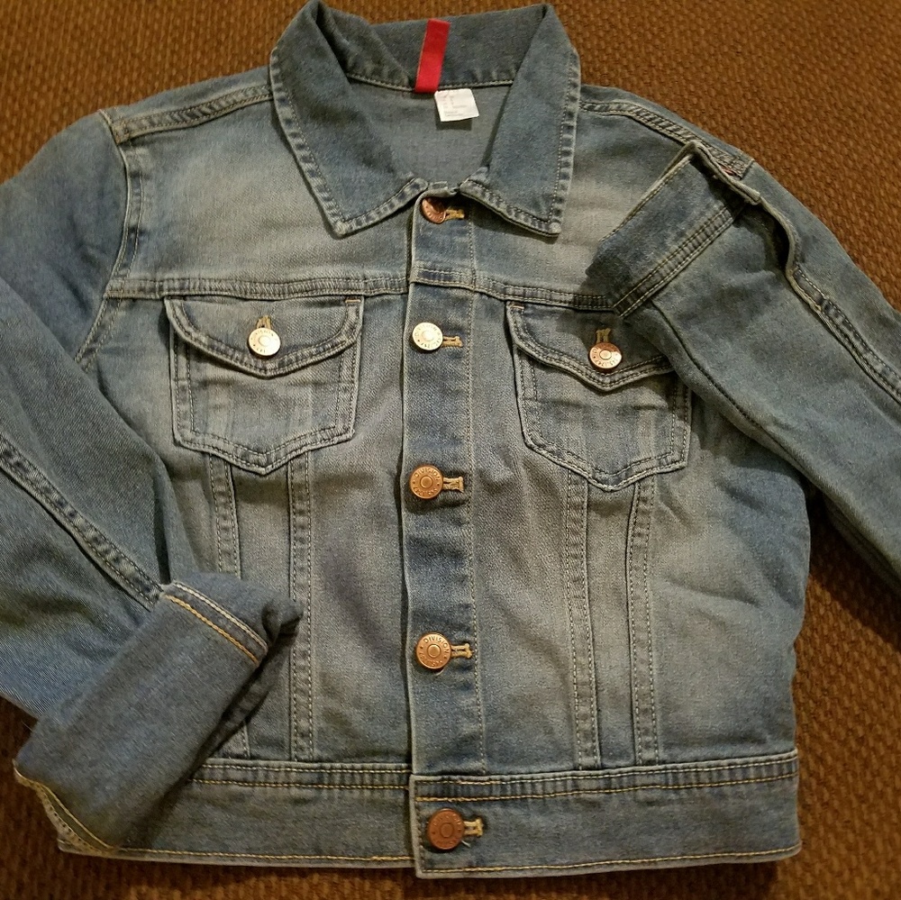 Short blue jean jacket