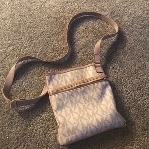 Micheal Kors cross body purse