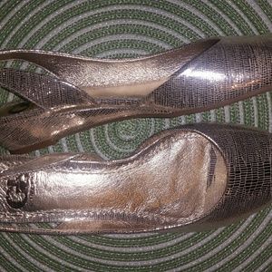 Peep Toe Backflip in Gold