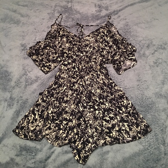 🔥 NWOT! Lush Off-Shoulder Romper - Picture 2 of 3