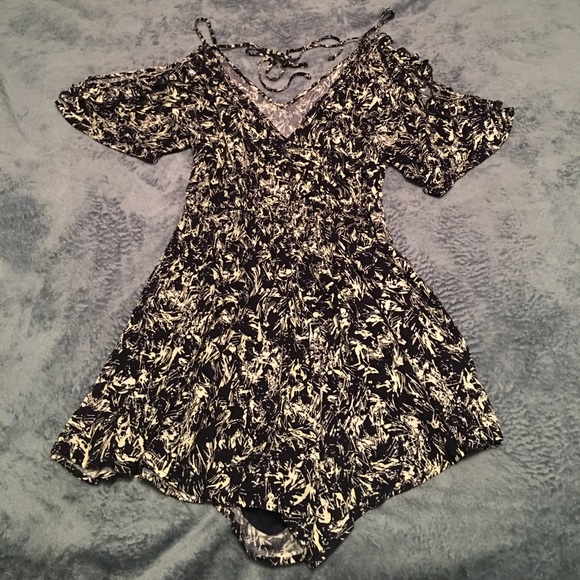 🔥 NWOT! Lush Off-Shoulder Romper - Picture 3 of 3
