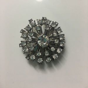 Stella & Dot Starburst Brooch 💎