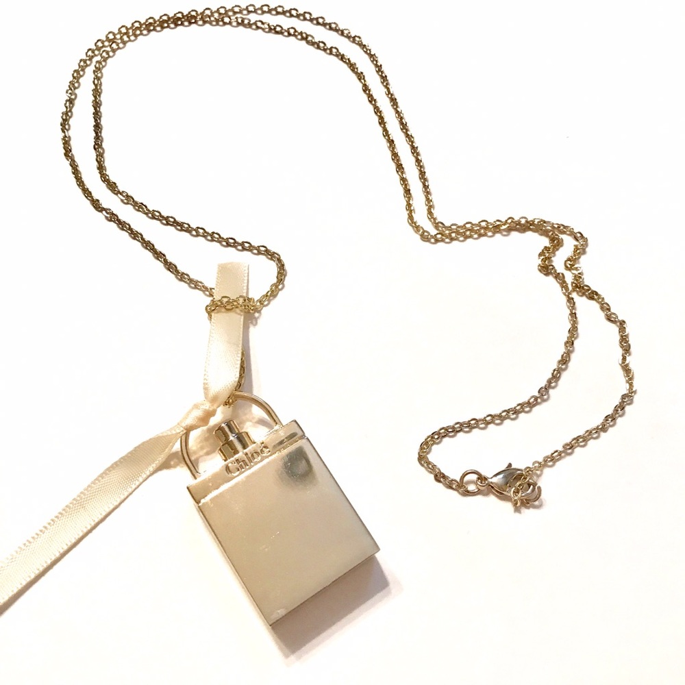 Chloe necklace Super cute !!