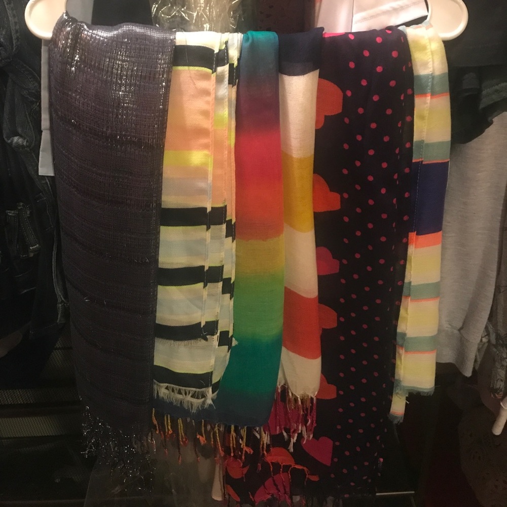 Seven girls GAP scarfs