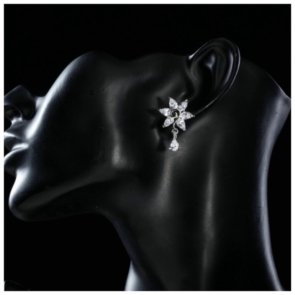 Swarovski Crystals Flower Star Earrings - Picture 4 of 5