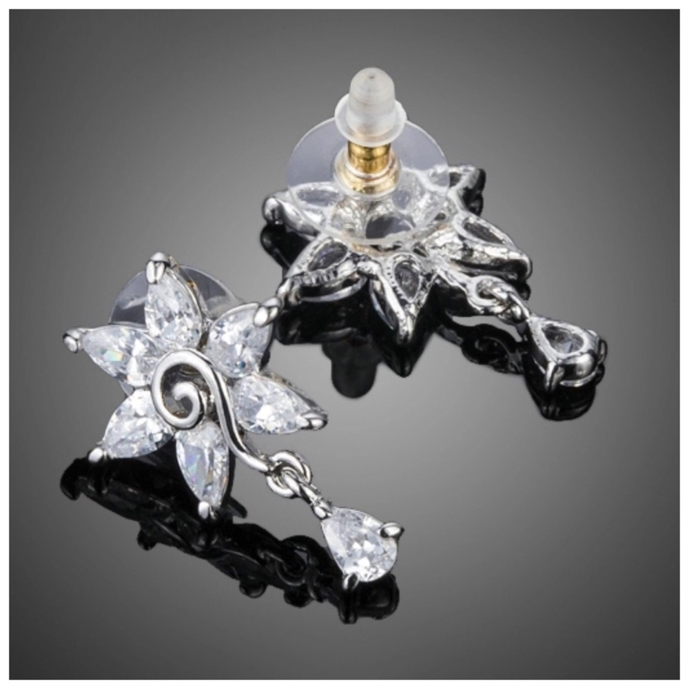 Swarovski Crystals Flower Star Earrings - Picture 5 of 5
