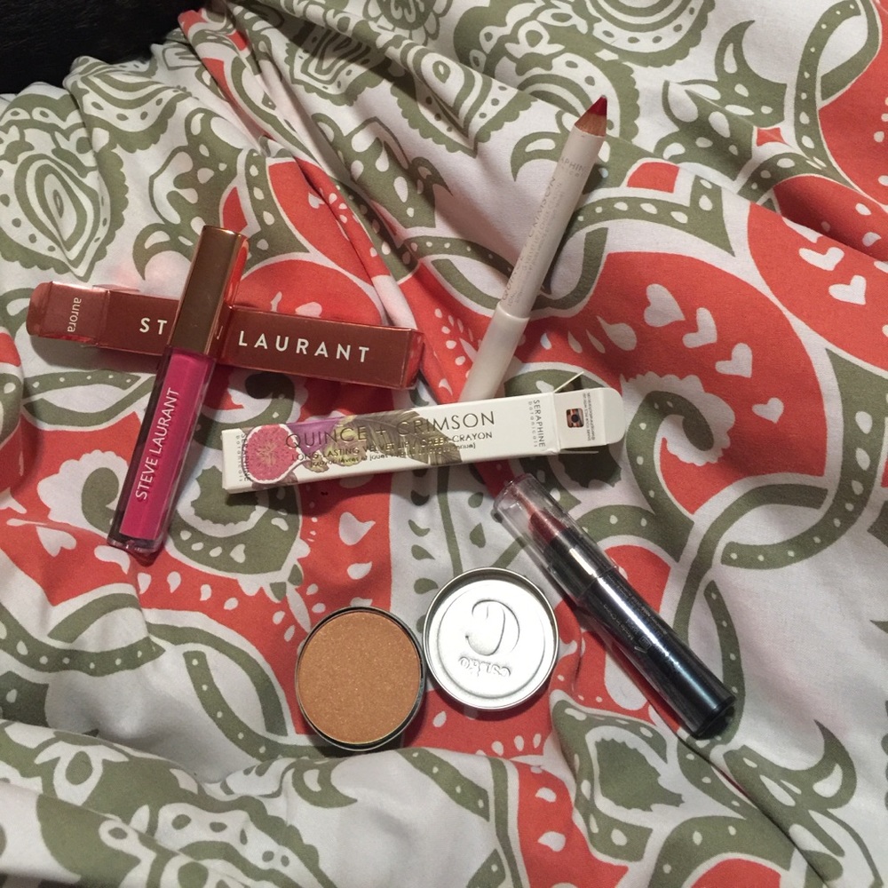 Make-up - Picture 3 of 3