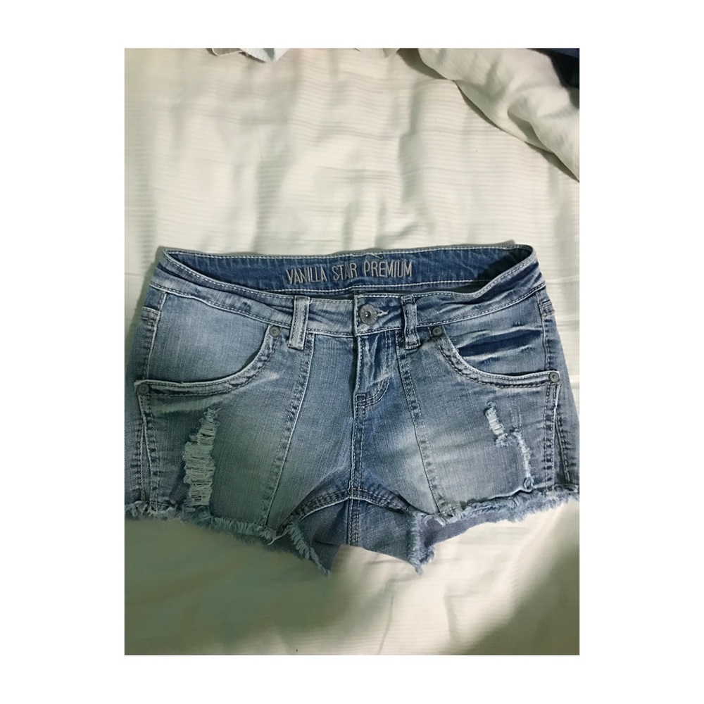 LIGHTWASH JEAN SHORTS