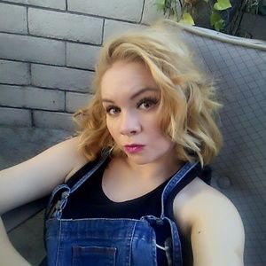 Meet your Posher, Cassandra