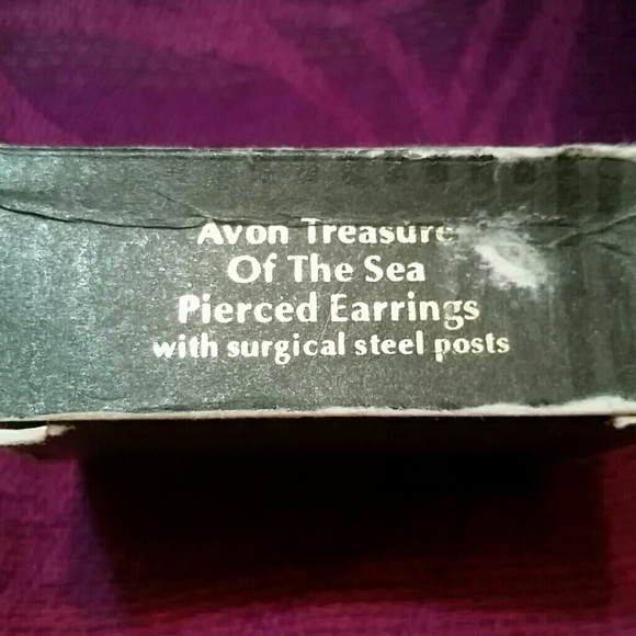 Vintage Avon Treasures of the Sea pierced earrings - Picture 2 of 2