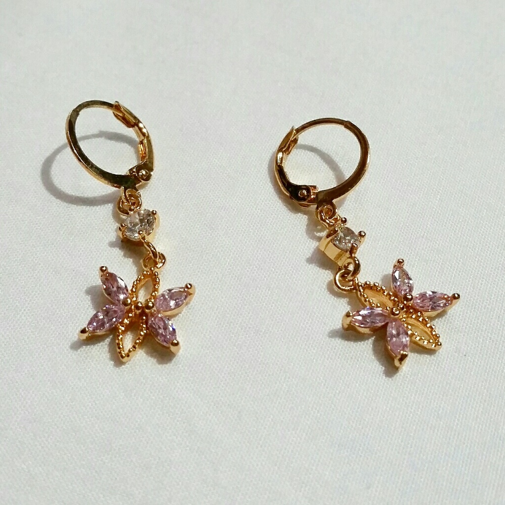 2/$22☆Pink crystal flower dangling earrings