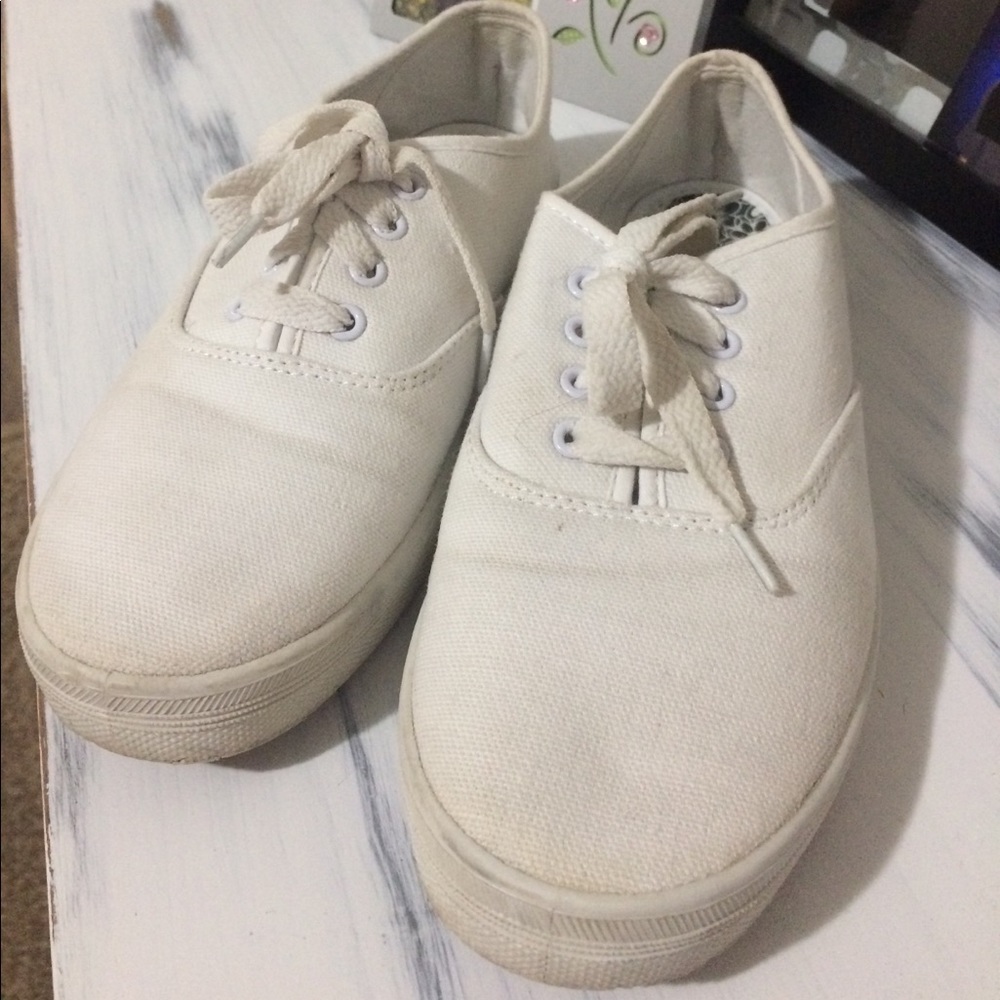 White canvas sneakers-lightly worn