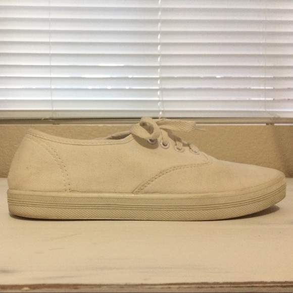 White canvas sneakers-lightly worn - Picture 2 of 6