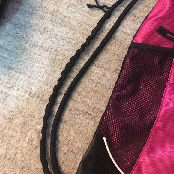 NIKE: String/Pull Bag - Picture 3 of 3