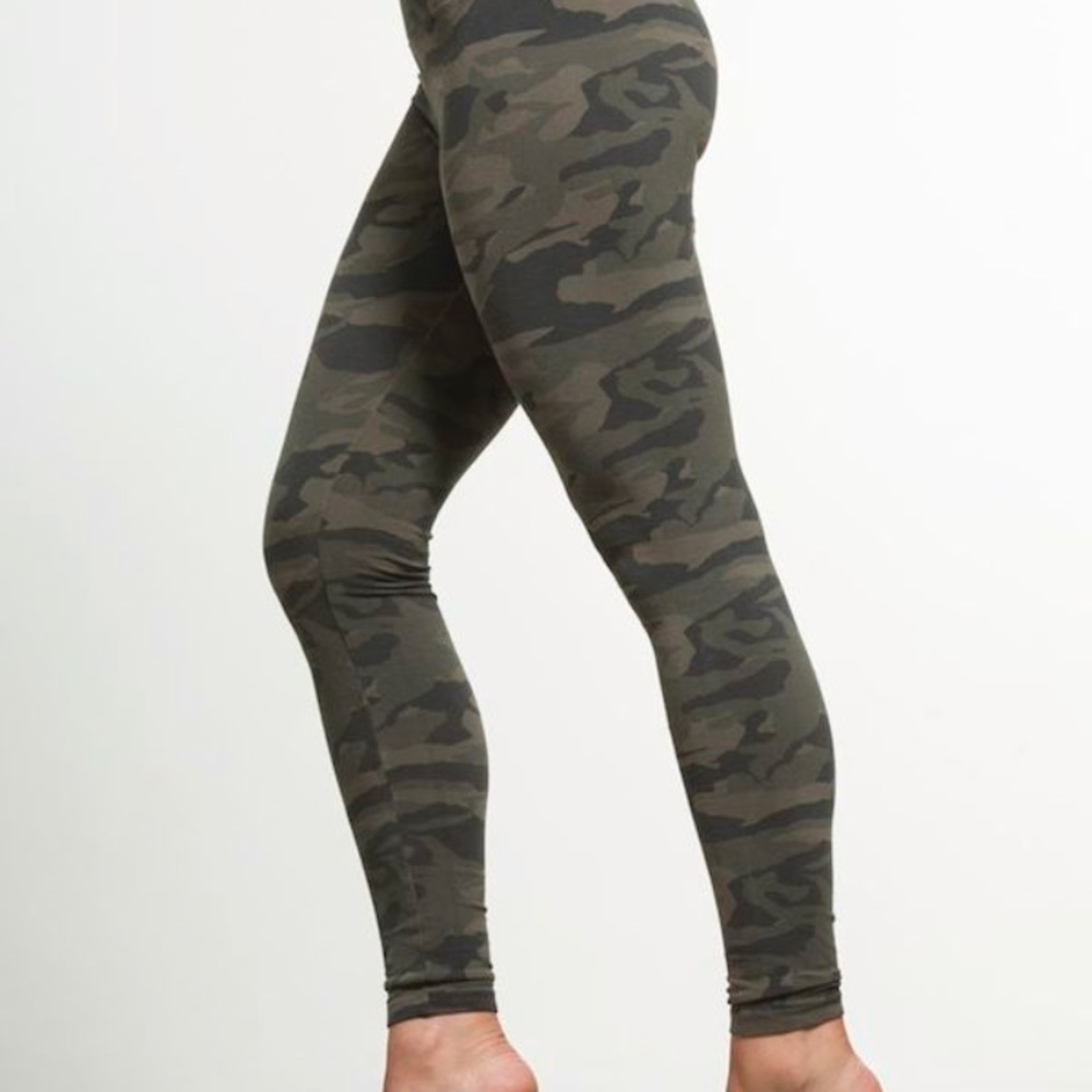 Lululemon full camo leggings