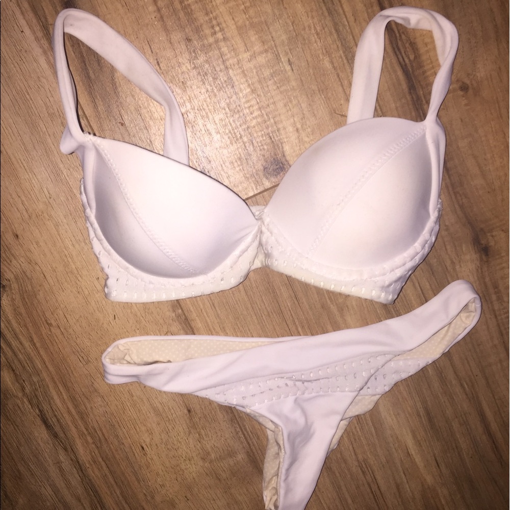 Acacia set in haupia