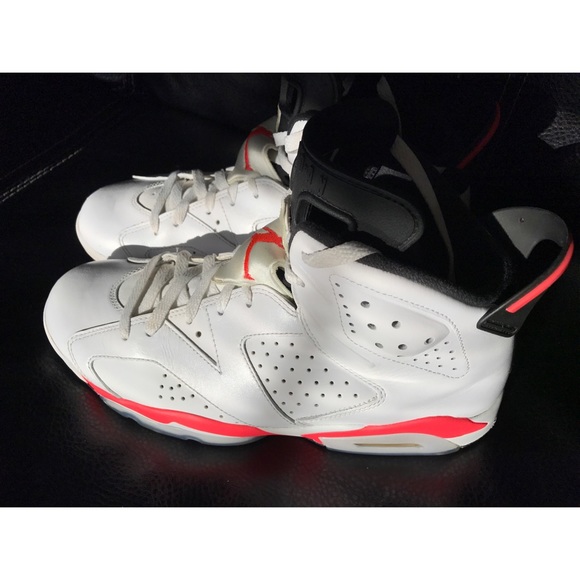 Air Jordan Retro VI Infrared - Picture 2 of 8