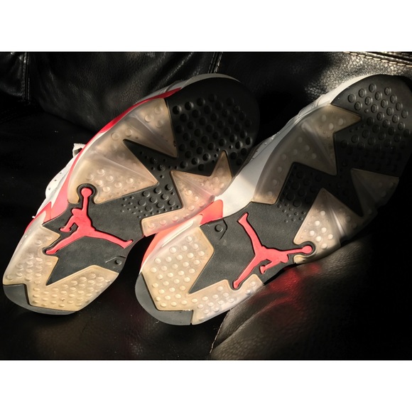 Air Jordan Retro VI Infrared - Picture 4 of 8