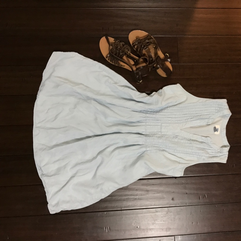 Old navy sleeveless dress with pleats on top