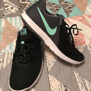 Women's Nikes size 11