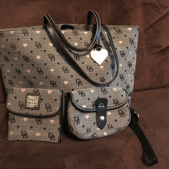 Dooney and Bourke shoulder bag and accessories - Picture 1 of 4