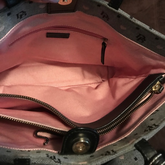 Dooney and Bourke shoulder bag and accessories - Picture 2 of 4