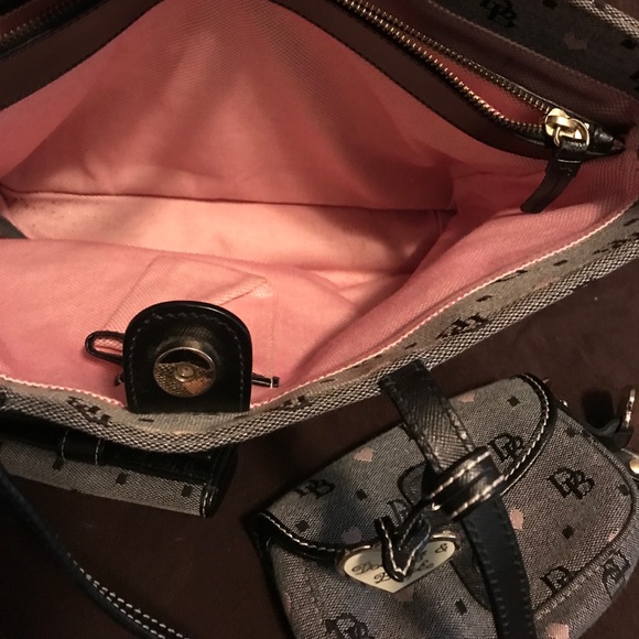 Dooney and Bourke shoulder bag and accessories - Picture 3 of 4