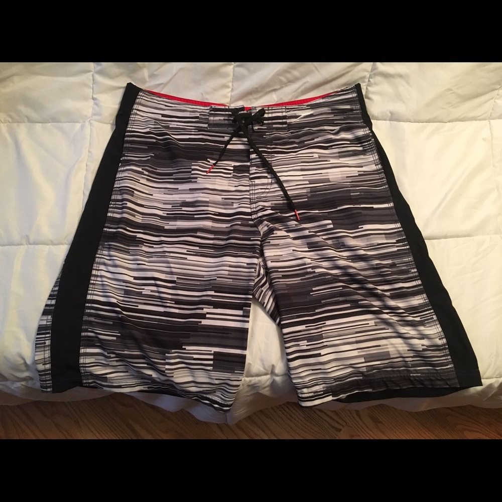 Mens swim trunks 34w.Stretchfabric w/ Velcro fly.