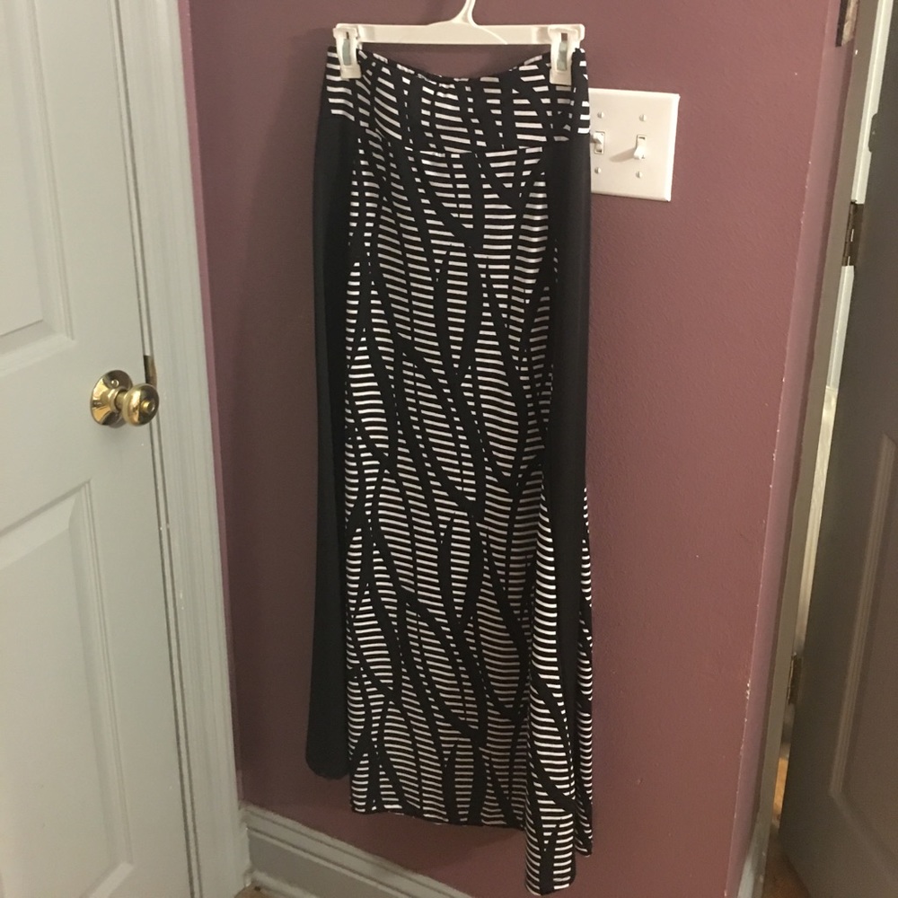 Black and White patterned long skirt