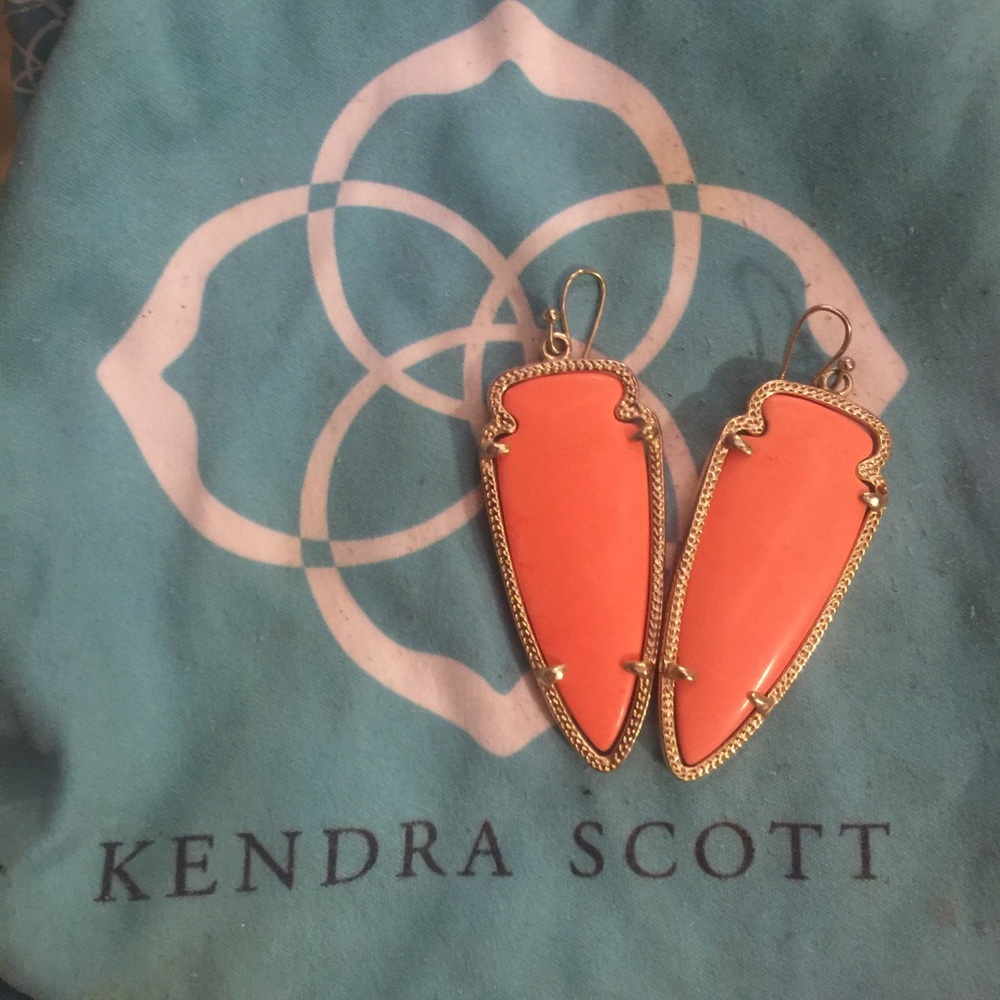 Coral Kendra Scott arrowhead shaped earrings