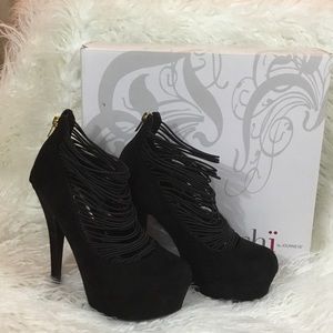 Shi journeys outrage black strappy stilettos 6.5