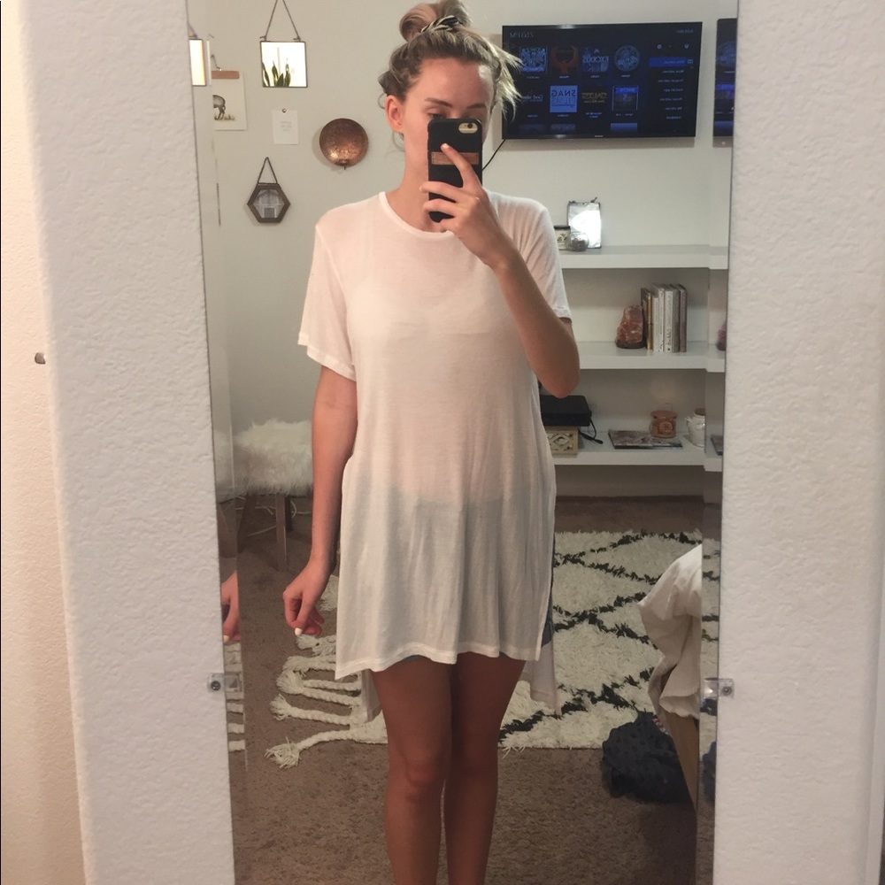 Brandy Melville high to low shirt