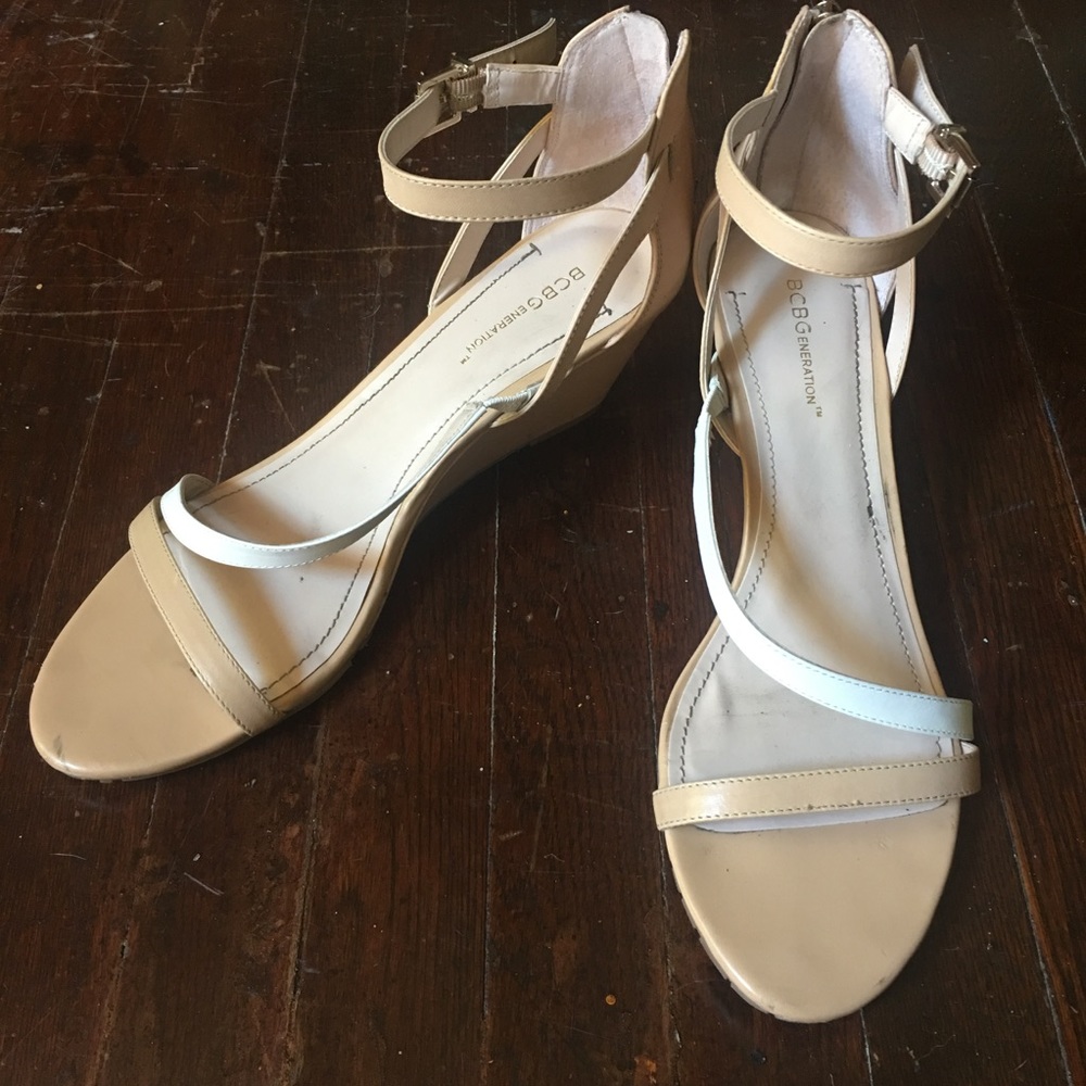 ♦️BLOWOUT SALE!♦️BCBG Leather Wedge Sandals